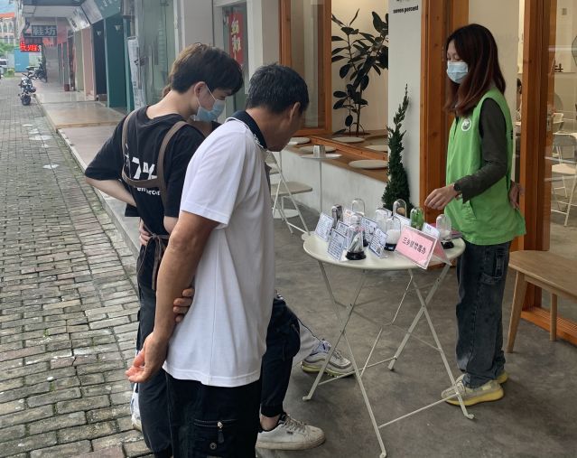 三鄉(xiāng)鎮(zhèn)開展“凝心聚力齊禁毒”宣傳活動圖片1.jpg