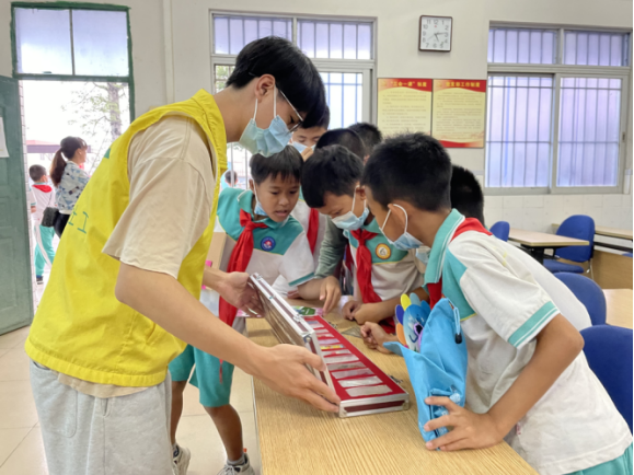 阜沙鎮(zhèn)禁毒信息〔2022〕第254期--【禁毒攻堅(jiān)】“無毒青春，健康校園”—阜沙鎮(zhèn)開展禁毒宣傳進(jìn)校園