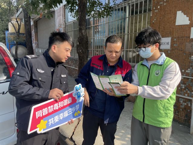 三鄉(xiāng)鎮(zhèn)開展“禁毒宣傳進廠企，夯實禁毒防護墻”活動照片2.JPG