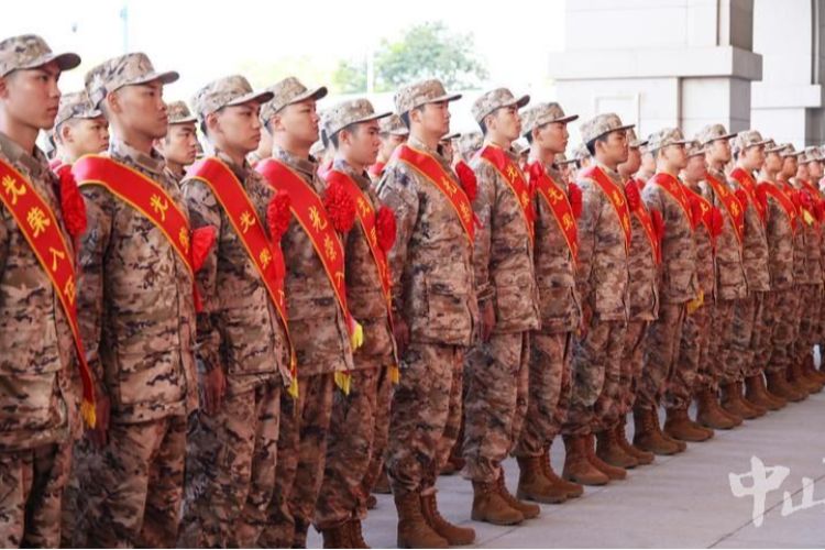 青春披甲赴軍營！中山歡送數(shù)百新兵入伍