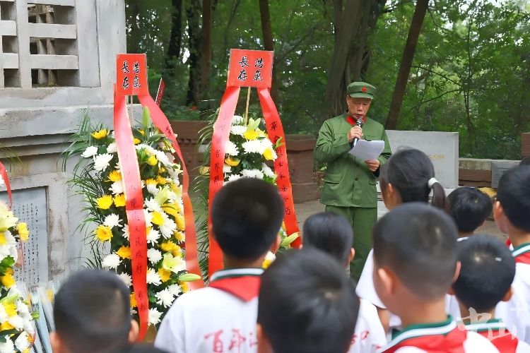 云端獻(xiàn)花、主題宣講……中山開展形式多樣的清明祭英烈活動